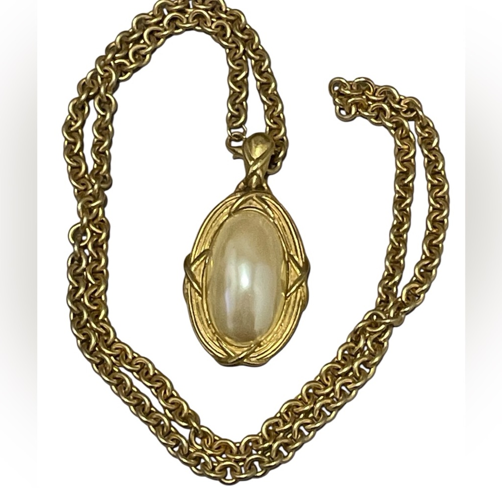 Vintage Etruscan Revival Large Faux Oval Mabe Pearl Gold Plated Pendant Necklace